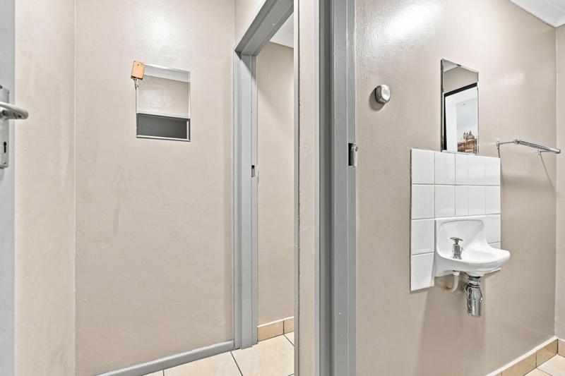 To Let Commercial Property for Rent in Pinelands Western Cape